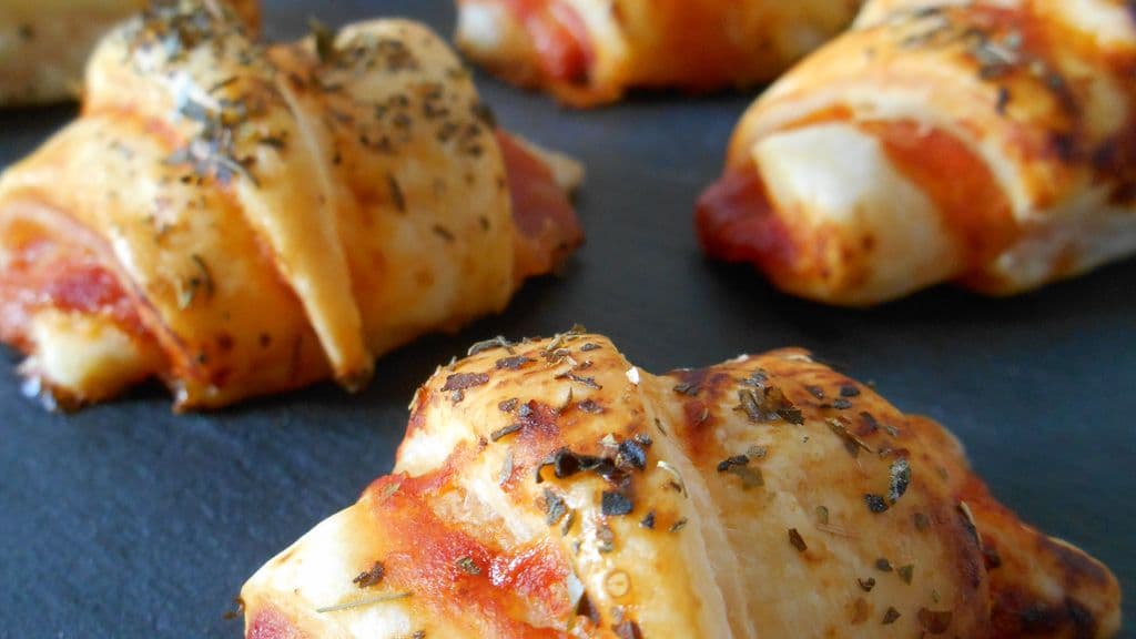 Croissants apéritifs façon pizza