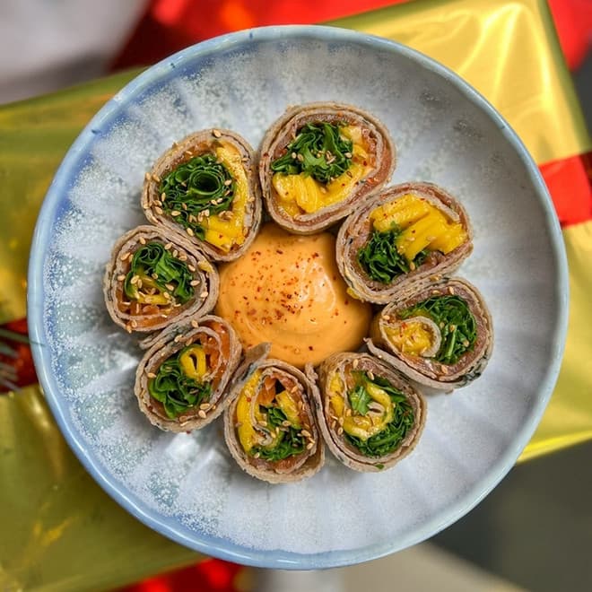 Galettes roll au saumon fumé de Cyril Lignac