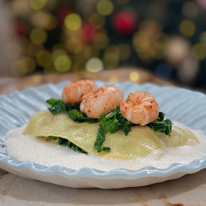 Ravioles de langoustines au bouillon de foie gras de Joël Robuchon par Cyril Lignac