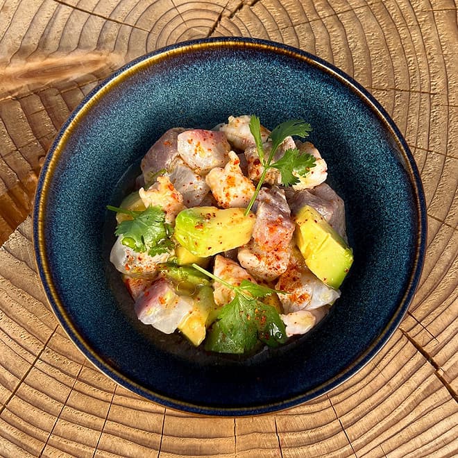 Ceviche de poissons marinés, sauce leche de tigre de Cyril Lignac